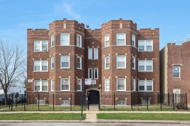 Building Photo - 7658 S May St