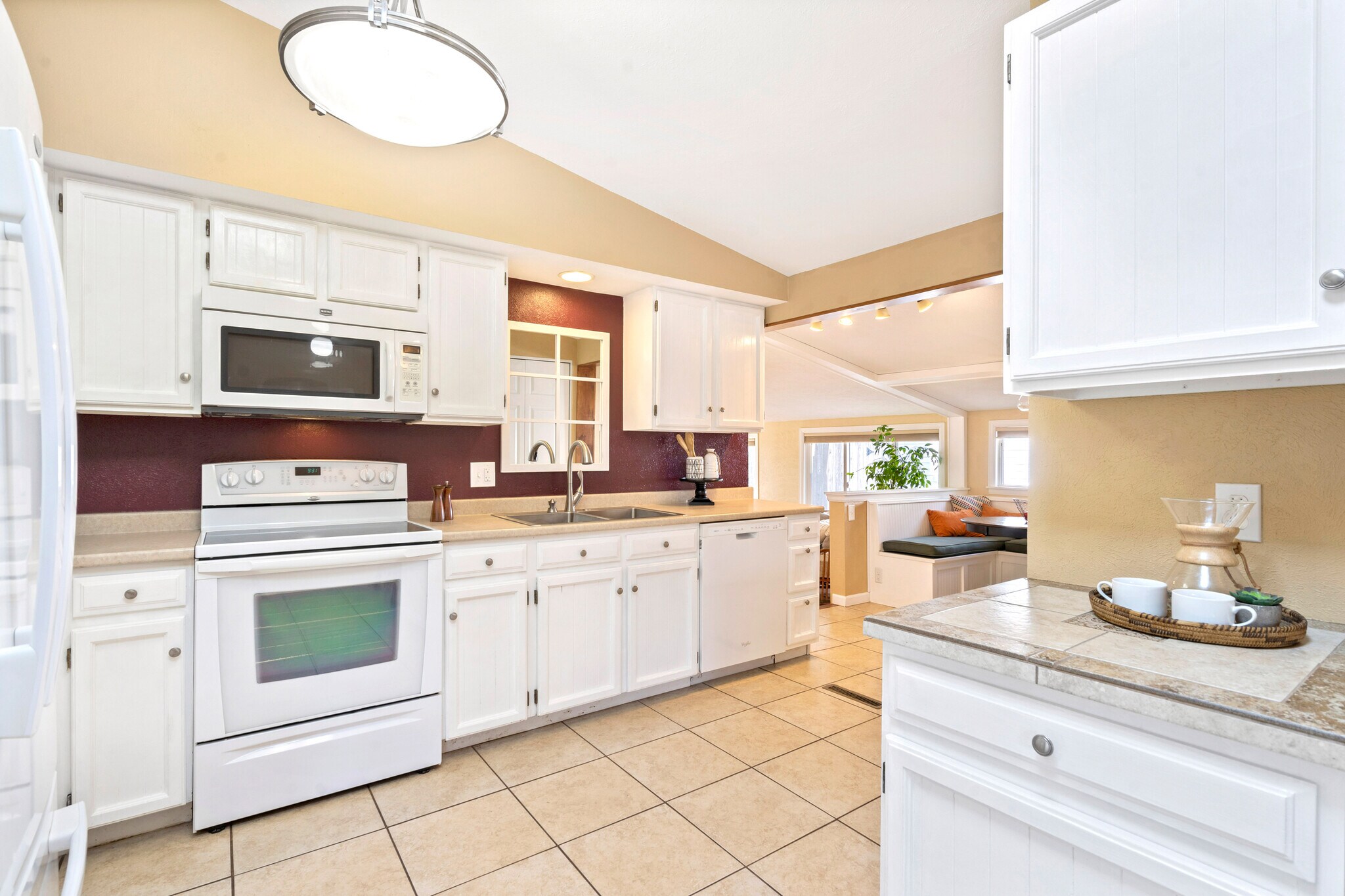 Building Photo - 1204 W 10th St