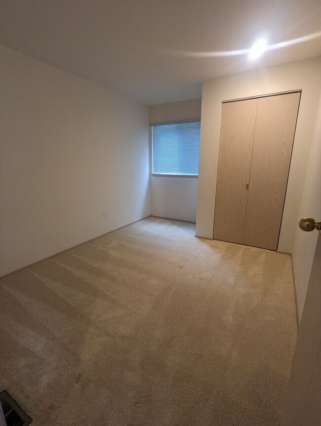 Building Photo - 3-Bedroom Silverdale Ridgetop near Island Lake.