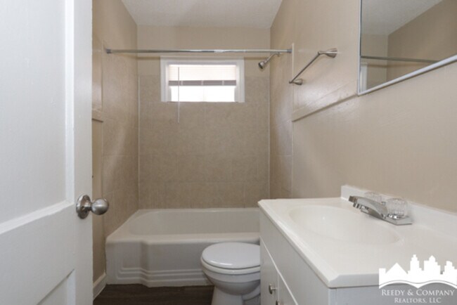 Building Photo - 3149 Jackson Ave