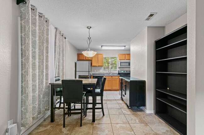 Building Photo - C0507-133 Hawthorne Reserve