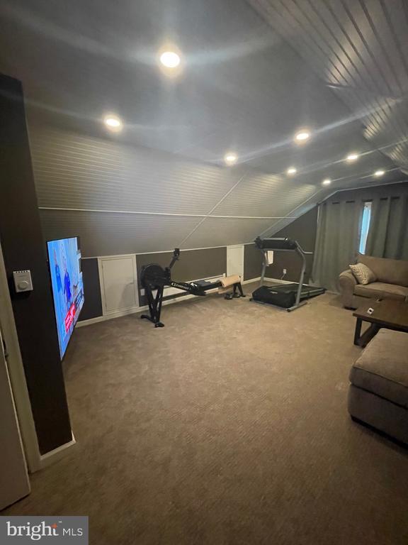 Building Photo - 1104 Dunvegan Rd