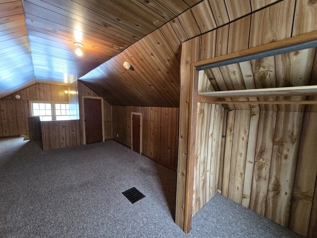 Building Photo - 401 Charles St