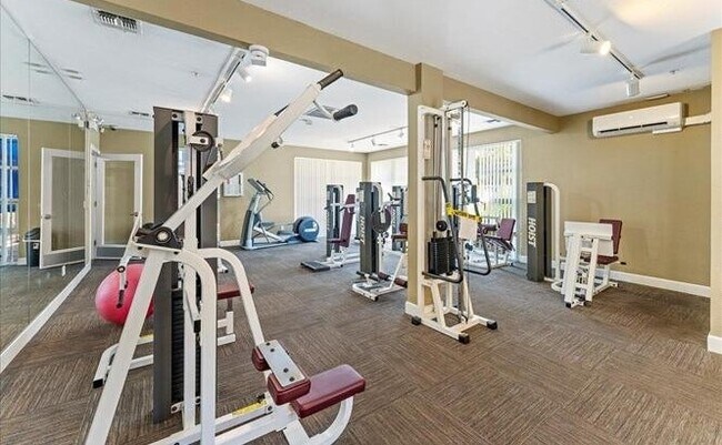 Building Photo - 120 Reflections Dr