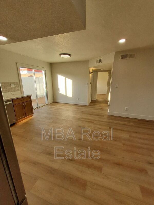Building Photo - 5040 N 18th Ave