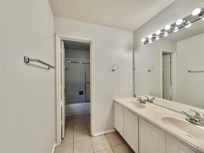 Building Photo - 1211 Satillo Ln