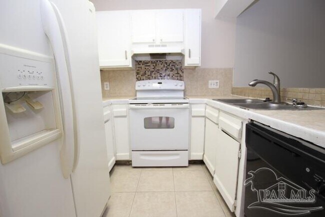Building Photo - 1370 Pinnacle Dr