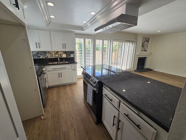 Building Photo - Hawarden Hills Home