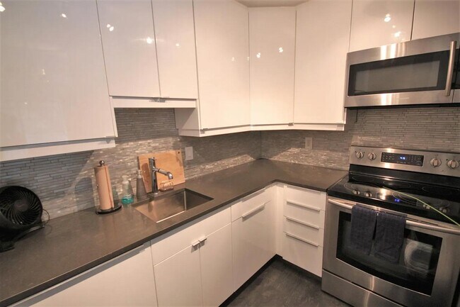 Building Photo - 650 Alamo Ct