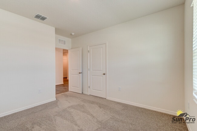 Building Photo - 4240 Acoma Dr