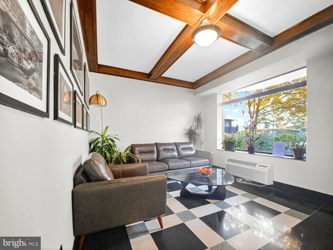 Building Photo - 1801 Clydesdale Pl NW