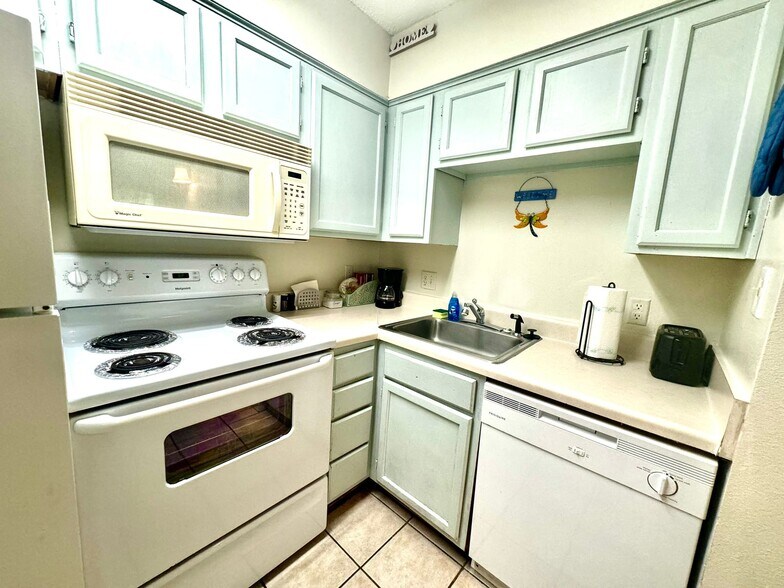 Building Photo - 200 Sandestin Ln