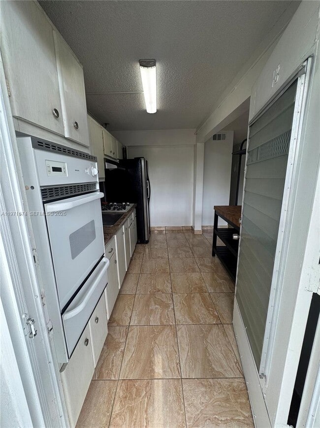 Building Photo - 20337 NE 2nd Ave