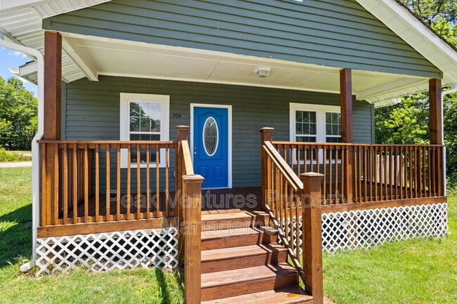 Building Photo - 704 Fairfax St