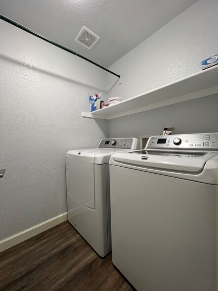 Building Photo - 1358 Banner Cir