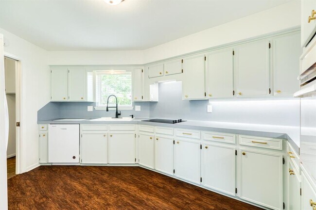 Building Photo - 438 Wellshire Dr