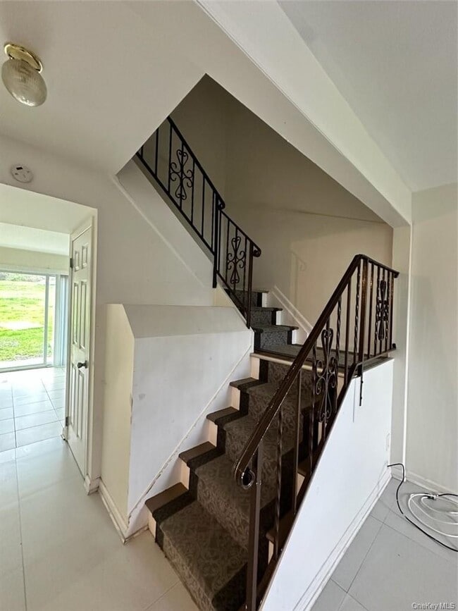 Building Photo - 26 Silo Ln