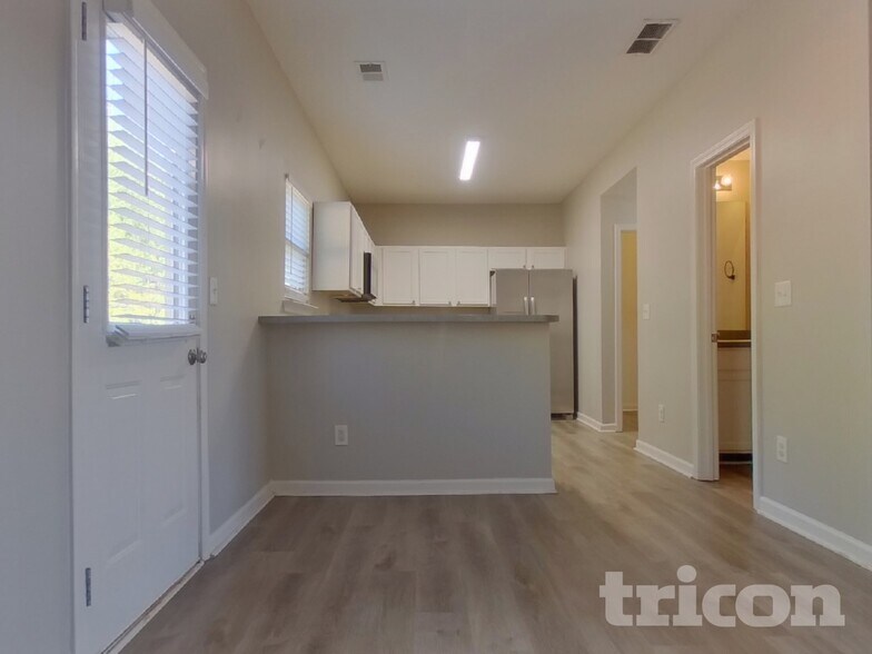 Building Photo - 29 Carriage Hls Dr SE