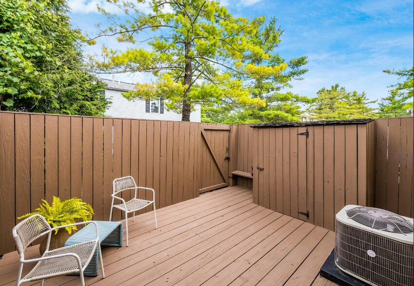 Building Photo - 4862 Stoneybrook Blvd