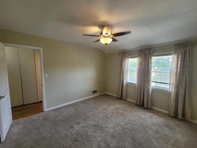 Building Photo - 8587 Morven Rd