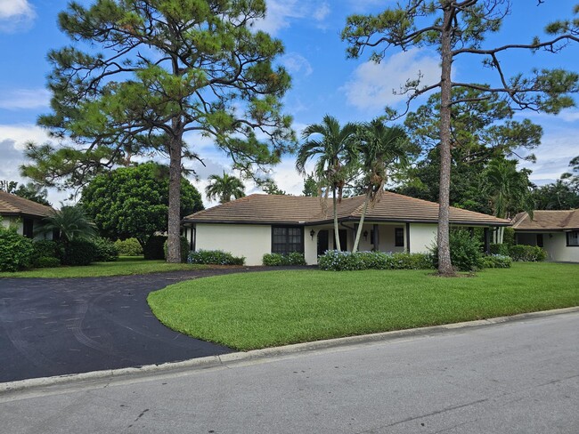 Building Photo - 435 Pine Villa Dr