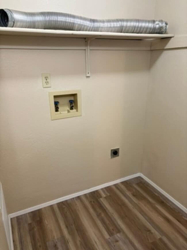 Building Photo - MP149 - 1014-1016 E Crown Ave