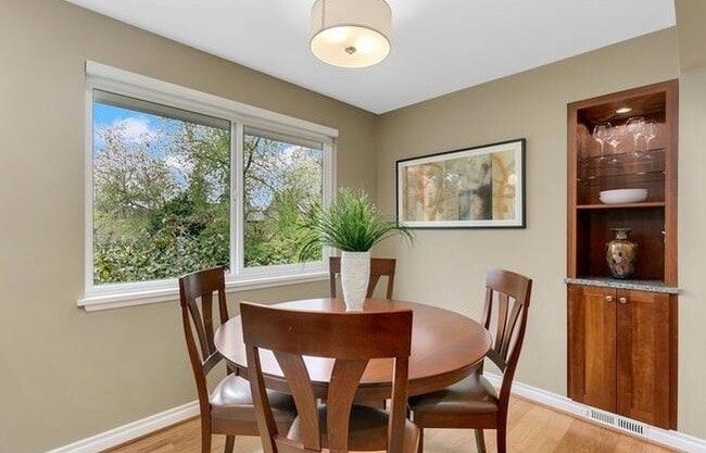 Building Photo - Laurelhurst Home