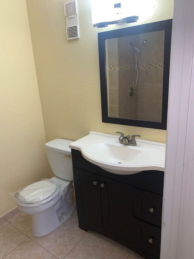 Building Photo - 2 bedroom 2 bath Condo  with Balcony in La...