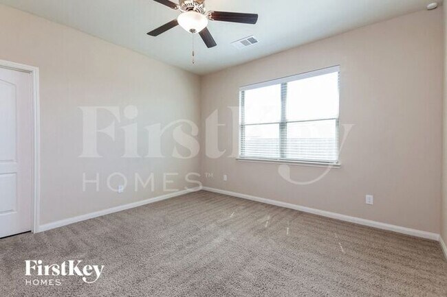 Building Photo - 1541 Park Trails Blvd