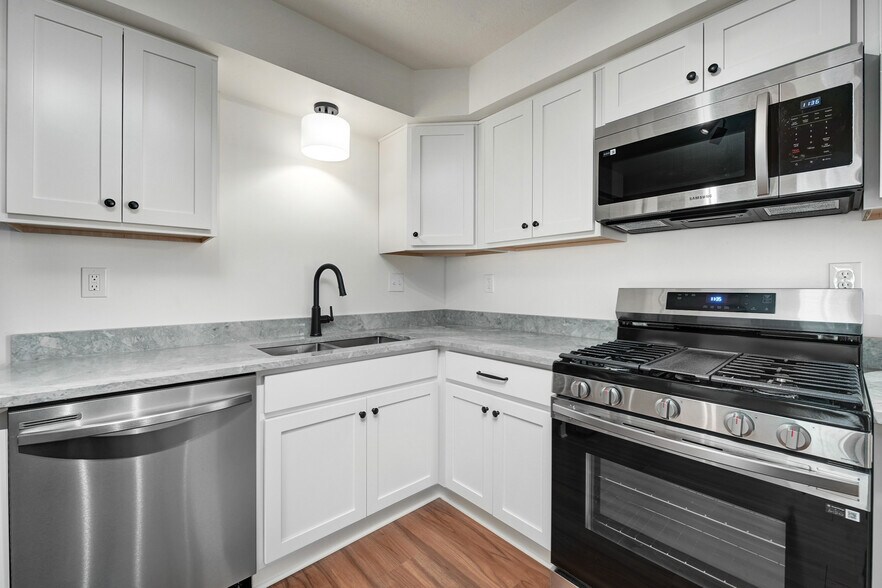 Building Photo - 2930 Northglen Dr