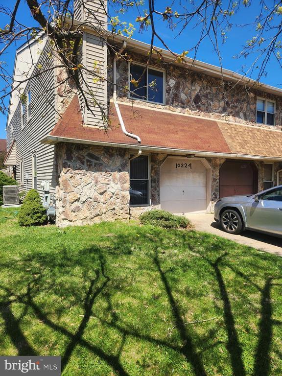 Building Photo - 10224 Dedaker St