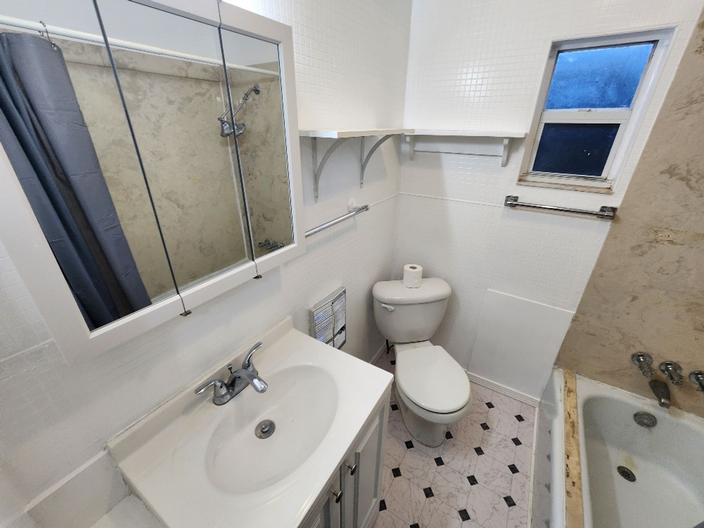 Building Photo - 110 Downing St