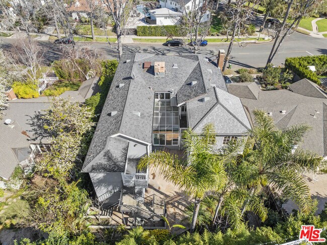 Building Photo - 865 Warner Ave