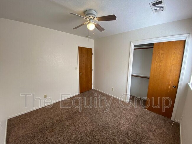 Building Photo - 5936 W Oak Ave