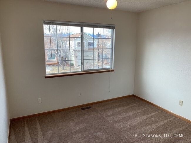 Building Photo - 5921 Fossil Dr