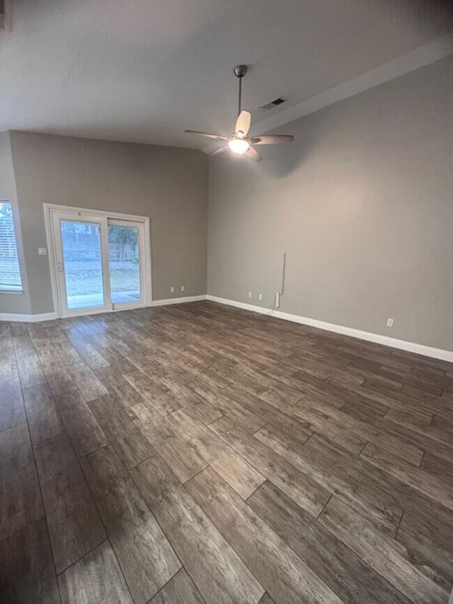 Building Photo - Home For Rent