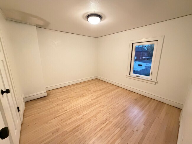 Building Photo - 1301-1303 Hammond Ave