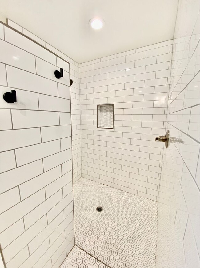 Building Photo - Magnificent Views – 2 Bed, 1 Bath Gem – A ...