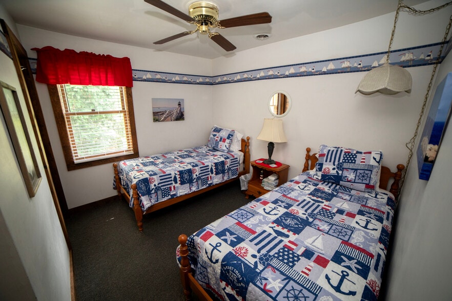 Bedroom with two twin beds - 6 Sandy Cv