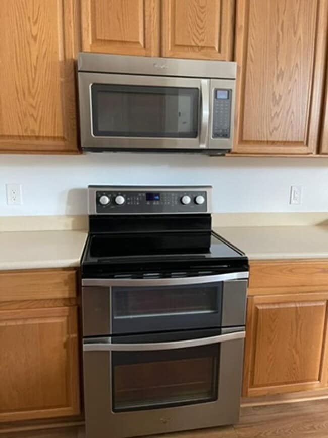 Building Photo - Dr Phillips area 3 bedroom 2.5  Bath Home With Bonus room