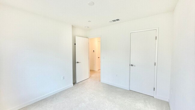 Building Photo - Beautiful, Newer Construction Home in Desi...