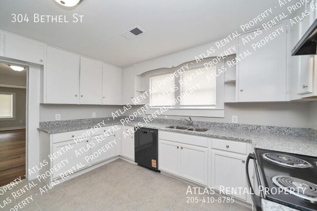Building Photo - 304 Bethel St NE