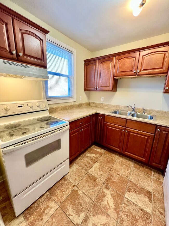 Building Photo - 2 Bed 1 Bath in East Nashville by Shelby $1525/mo