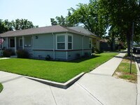 Building Photo - DOWNTOWN PLEASNTON Home with WASHER AND DRYER - 1 CAR GARAGE