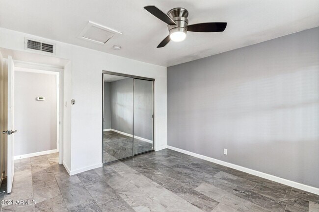 Building Photo - 502 E Roanoke Ave