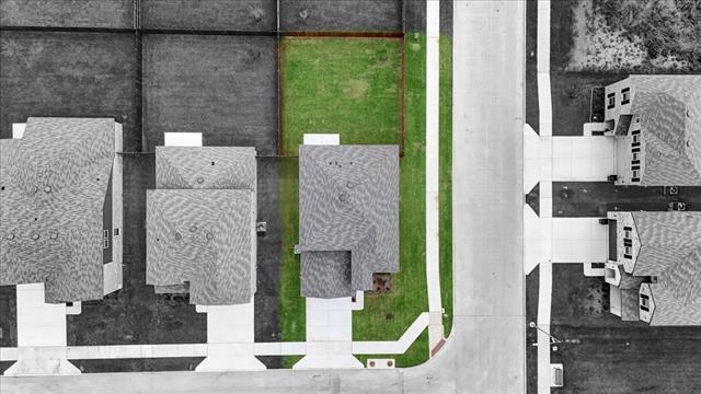 Building Photo - 16000 Isles Dr