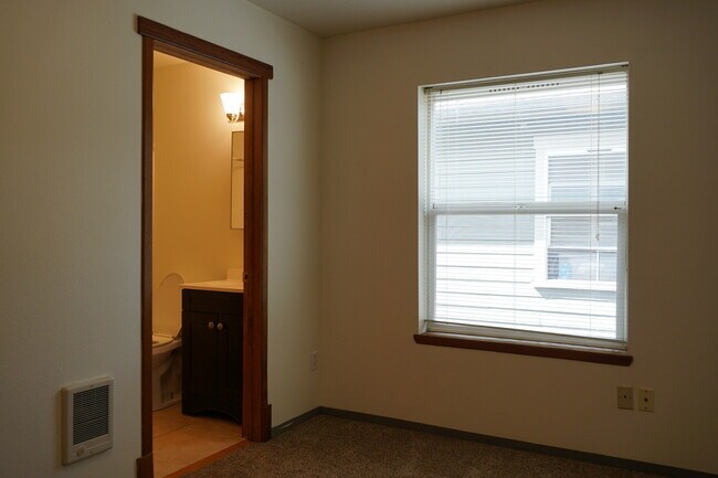 Building Photo - 46 NE Sacramento St