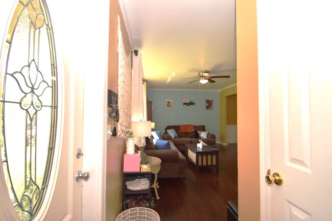 Building Photo - Wonderful Home in the Heart of My Old Arli...