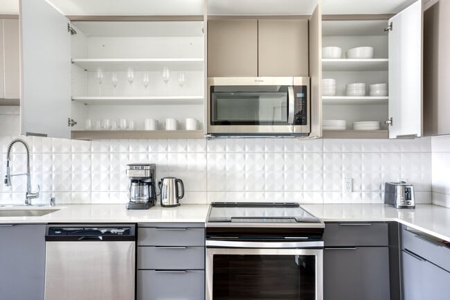 Building Photo - 7225 Charmant Dr