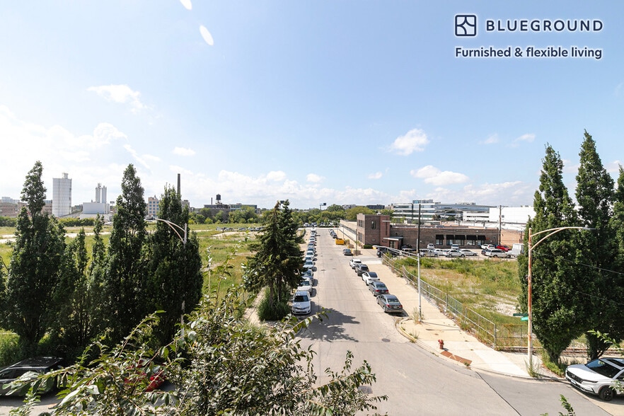 Building Photo - 2061 N Southport Ave